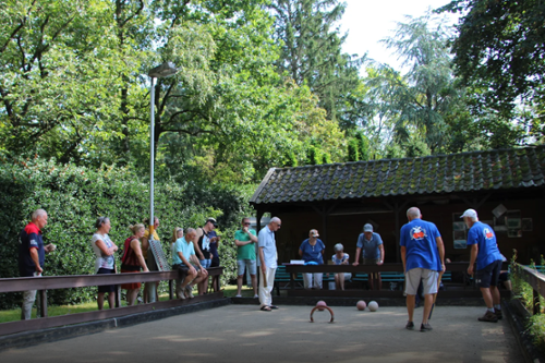 Proeven van oude volkssport tijdens Open Monumentendag op Deurnese beugelbaan